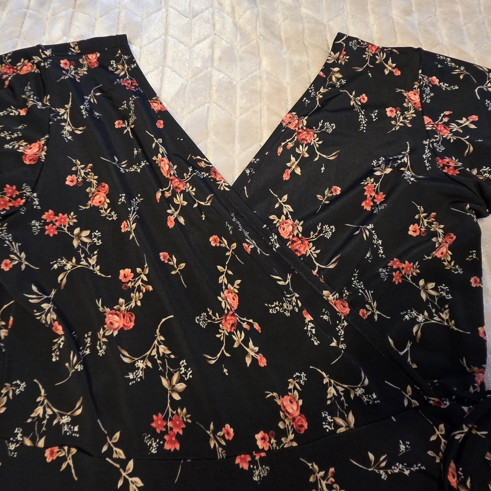Kaileigh Dark Floral Wrap Mini Dress Size M - Picture 6 of 10